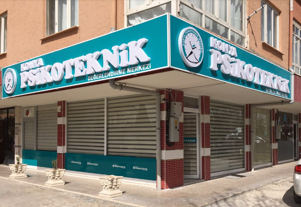 Konya Psikoteknik Merkezi dış cephe tabelası